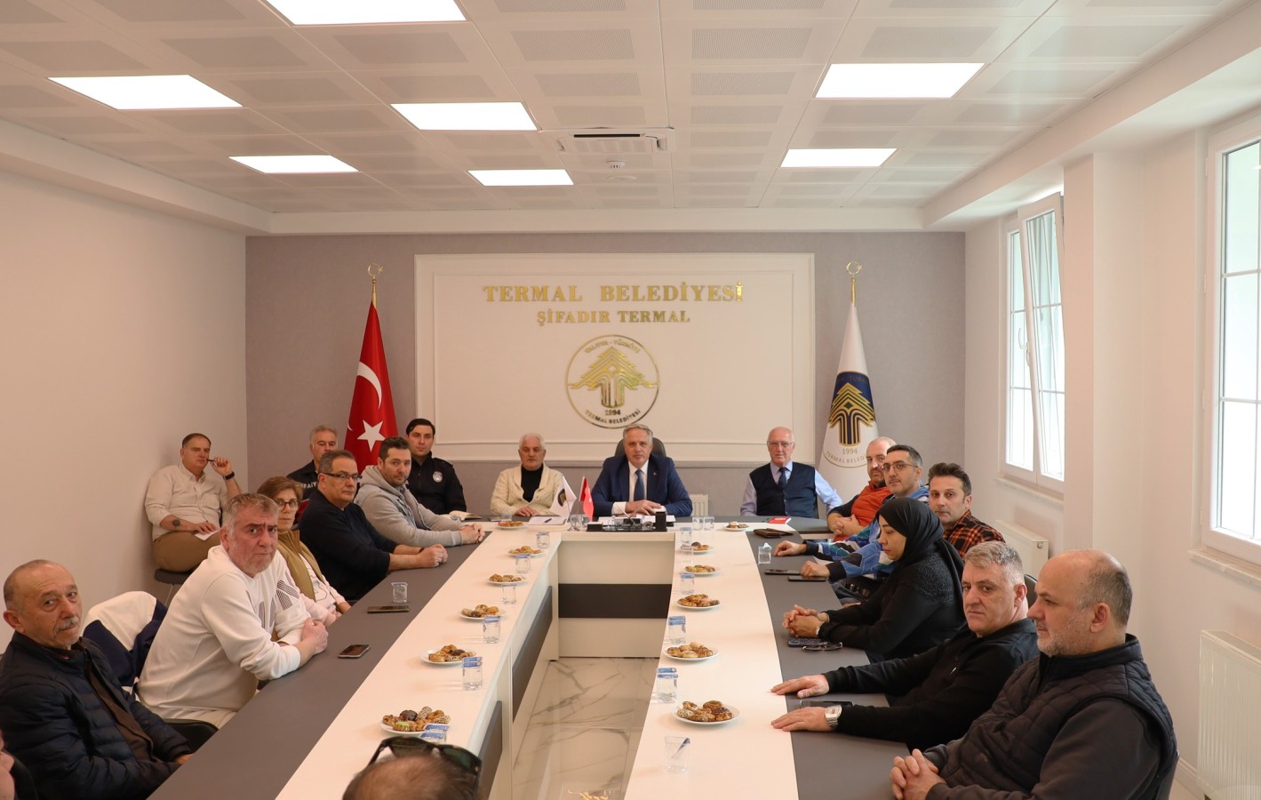 BAŞKAN ACAR TERMAL TURIZM İŞLETMECİLERİMİZLE BİR ARAYA GELDİ