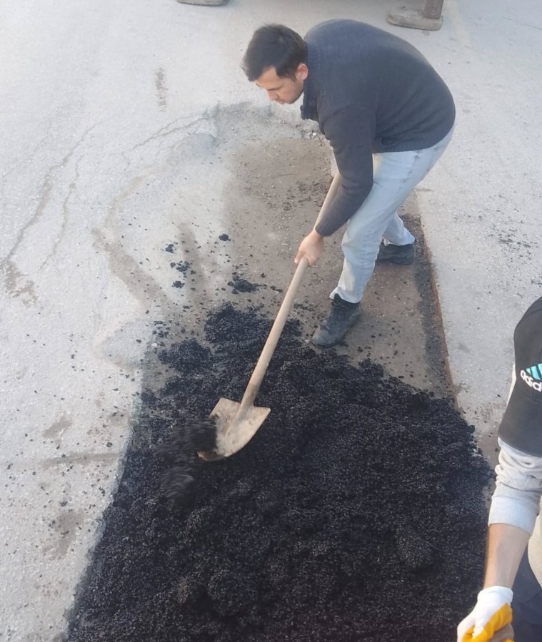 YOL BAKIM VE TEMİZLİK ÇALIŞMALARI HIZ KESMEDEN DEVAM EDİYOR